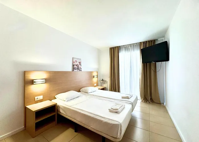Trimar Holidays شقة *